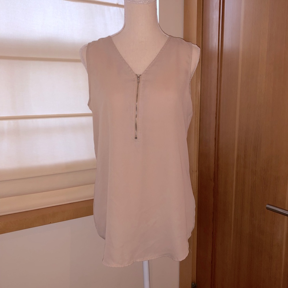 Zac & Rachel Cream thin sleeveless blouse with 1/2 zip.